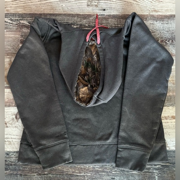 Women’s Grey, Dri-Fit Under Armour Hoodie w/Pink & Camouflage - Picture 4 of 5